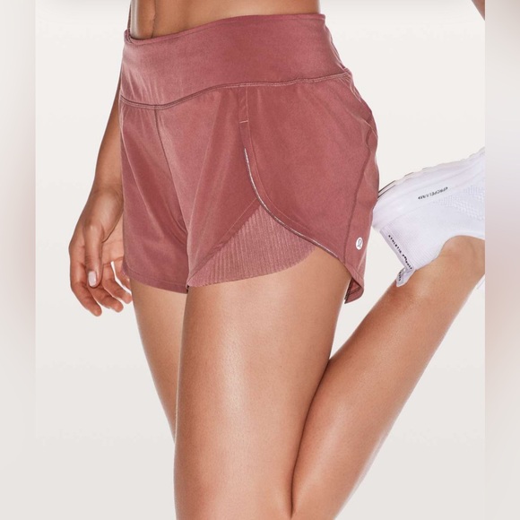 lululemon athletica Pants - Lululemon Pink Auburn Play Off The Pleats Short 3" Size 2
Excellen Condition